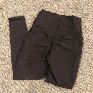 Black textured leggings